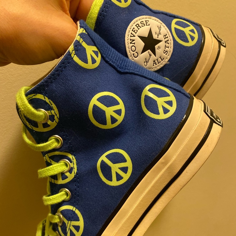 Womans size 7 Converse with peace signs.